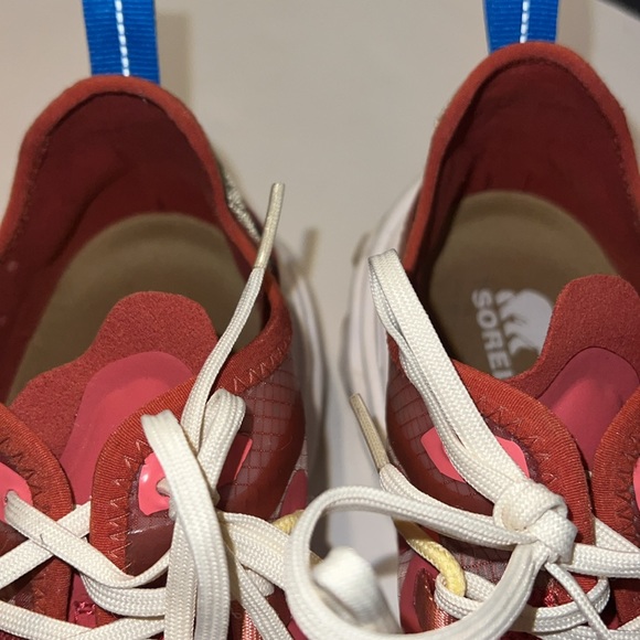 Sorel Kinetic Sneakers EUC 9 - Picture 10 of 17